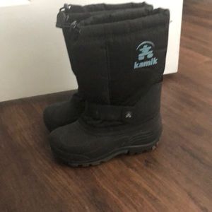 Boys Kamik winter boots size 2